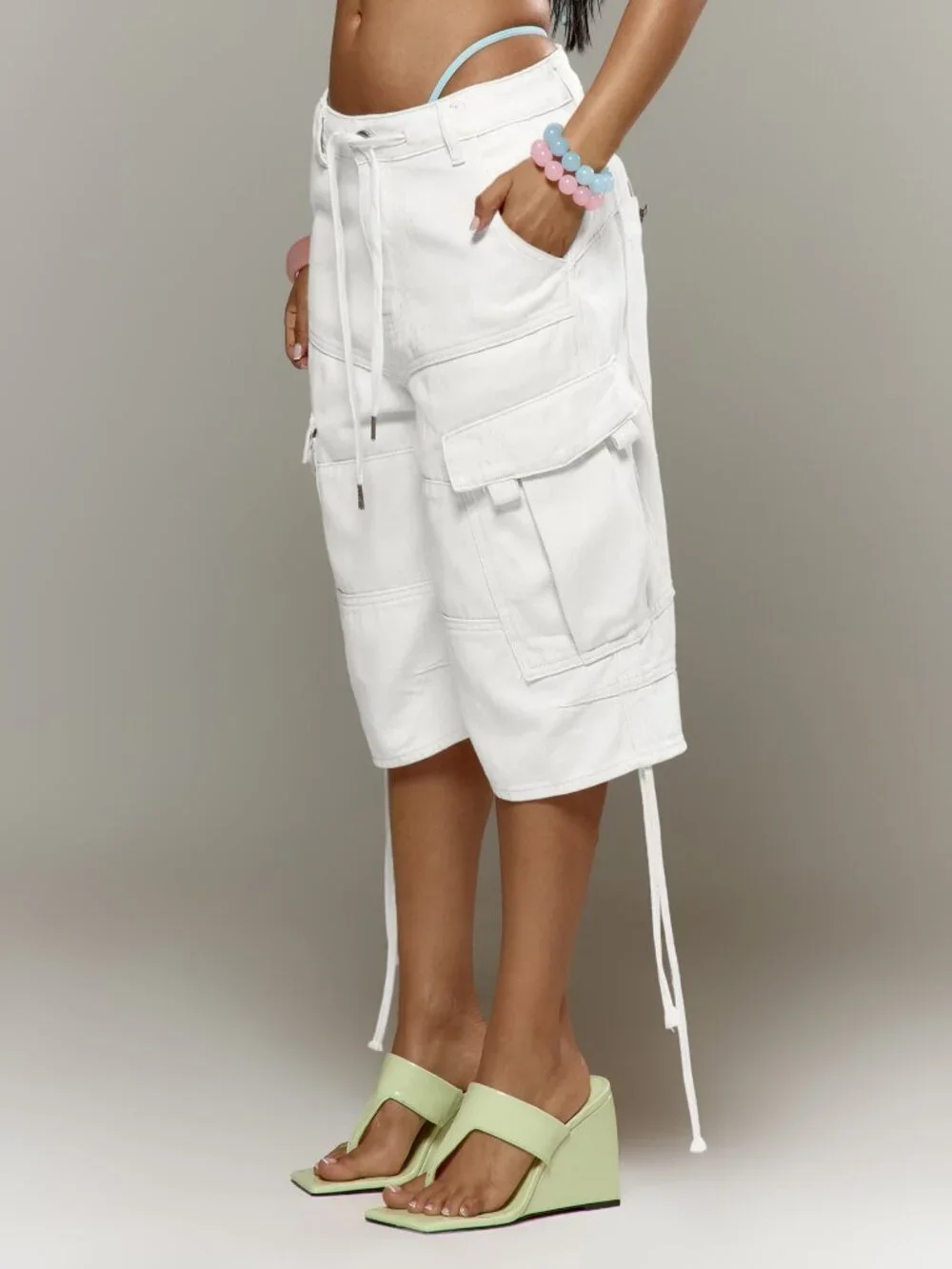White Casual Women's Low Rise Zipper Fly Loose Capri Cargo Wide Leg Shorts